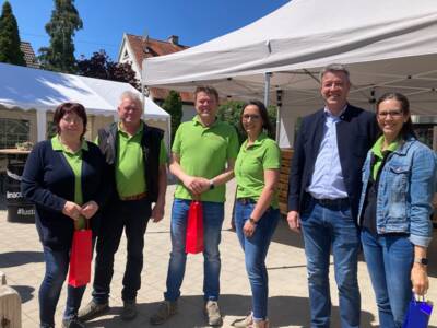 Die Gastgeber des Angrillens - Familie Sinning (von links) Dora, Arthur, Alexander, Katrin, Armin und Martina